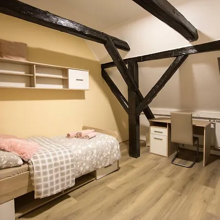 Minidorm In Heart Of Center *