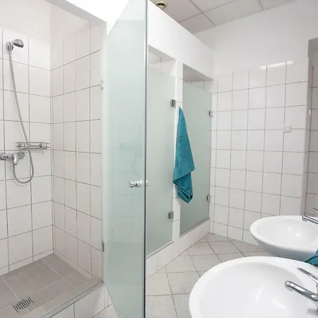 Minidorm In Heart Of Center